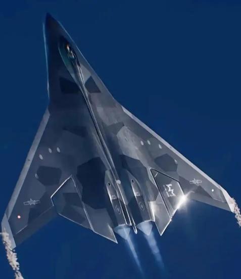 歼-50试飞再曝新变化：浅灰雷达罩、拆除空速管，六代机走到哪一步了？ 