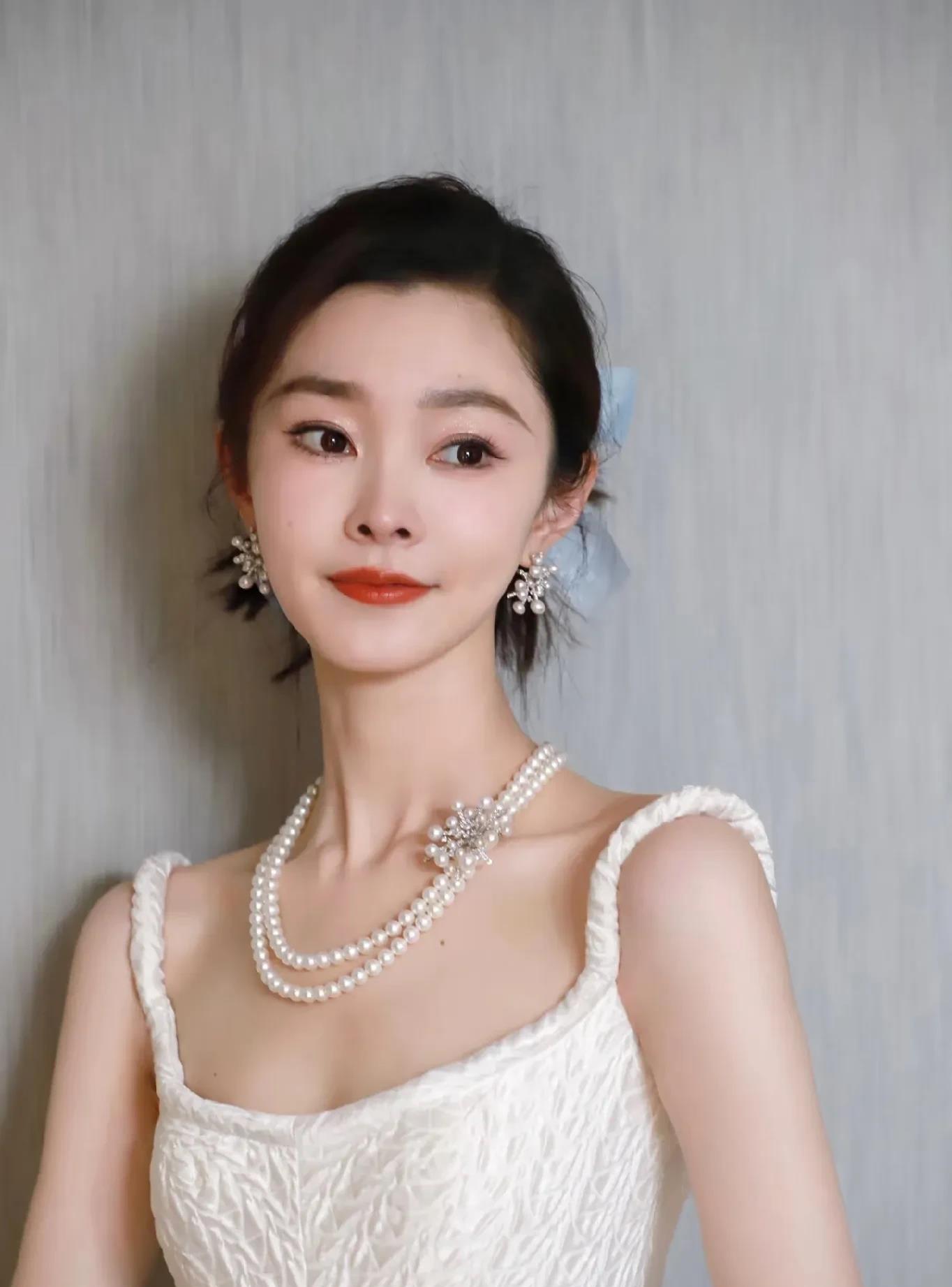 宋轶为什么一直火不起来原因非常简单不是她不漂亮，也不是她没有演技