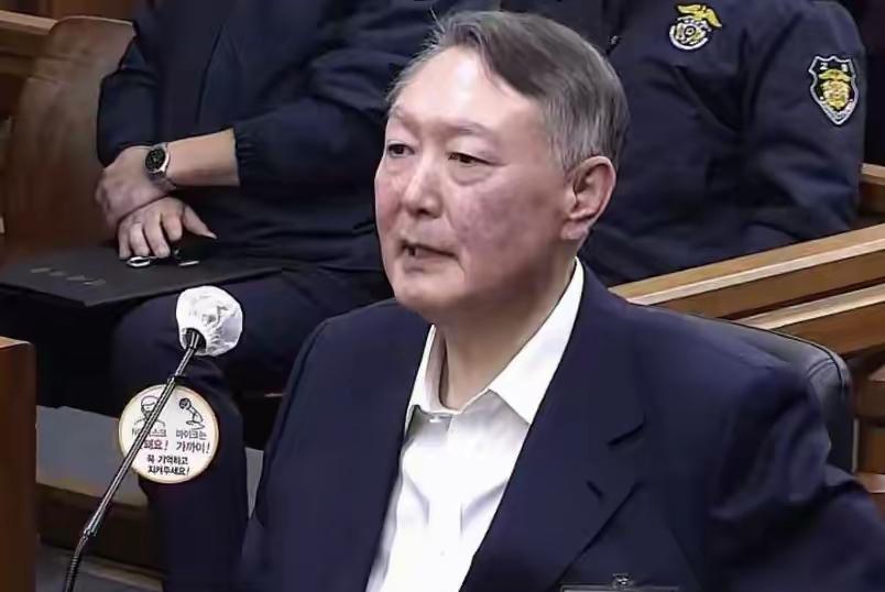 ​韩国总统尹锡悦有可能逃过一劫。根据刑法犯内乱罪者最高可以判处死刑，尹锡悦为此有