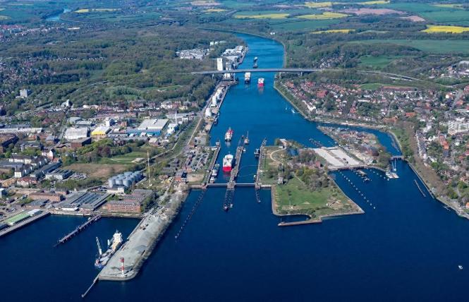 中国硬刚航运巨头！巴拿马撕毁合约换来致命一击，2026年4月，全球航运圈炸开了锅