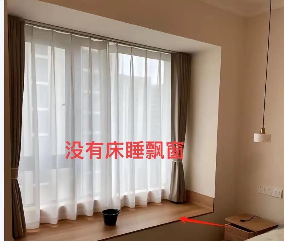 一个“怕”字狂扇生父脸！被关后备箱男孩回应生父：1000公里的路程一分钟一次都没