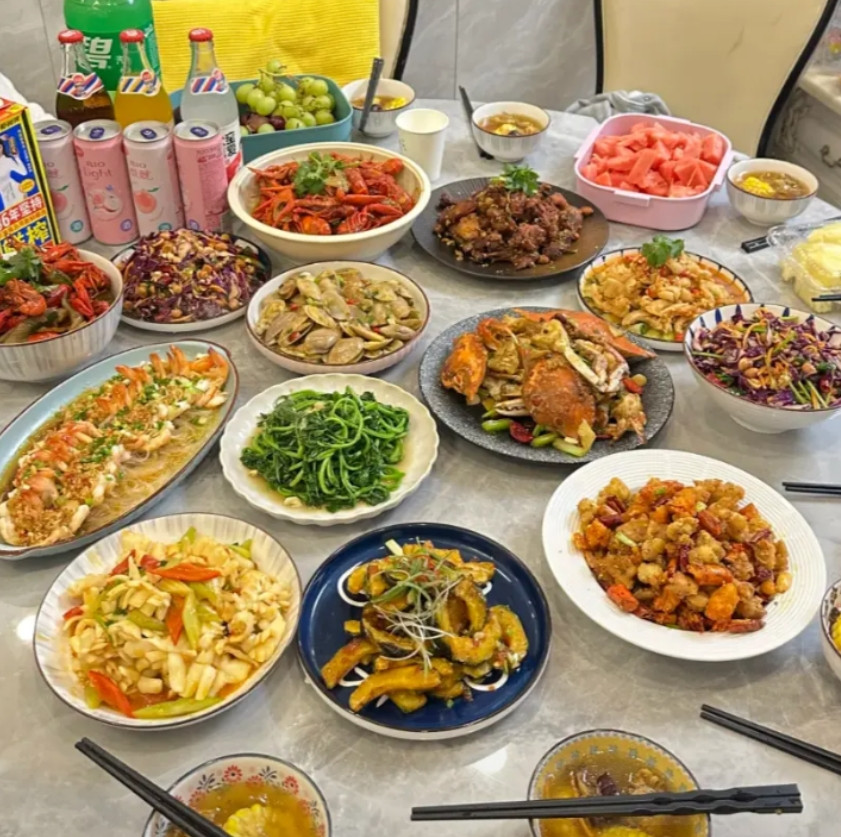 这桌菜，多少人吃才能吃完啊？