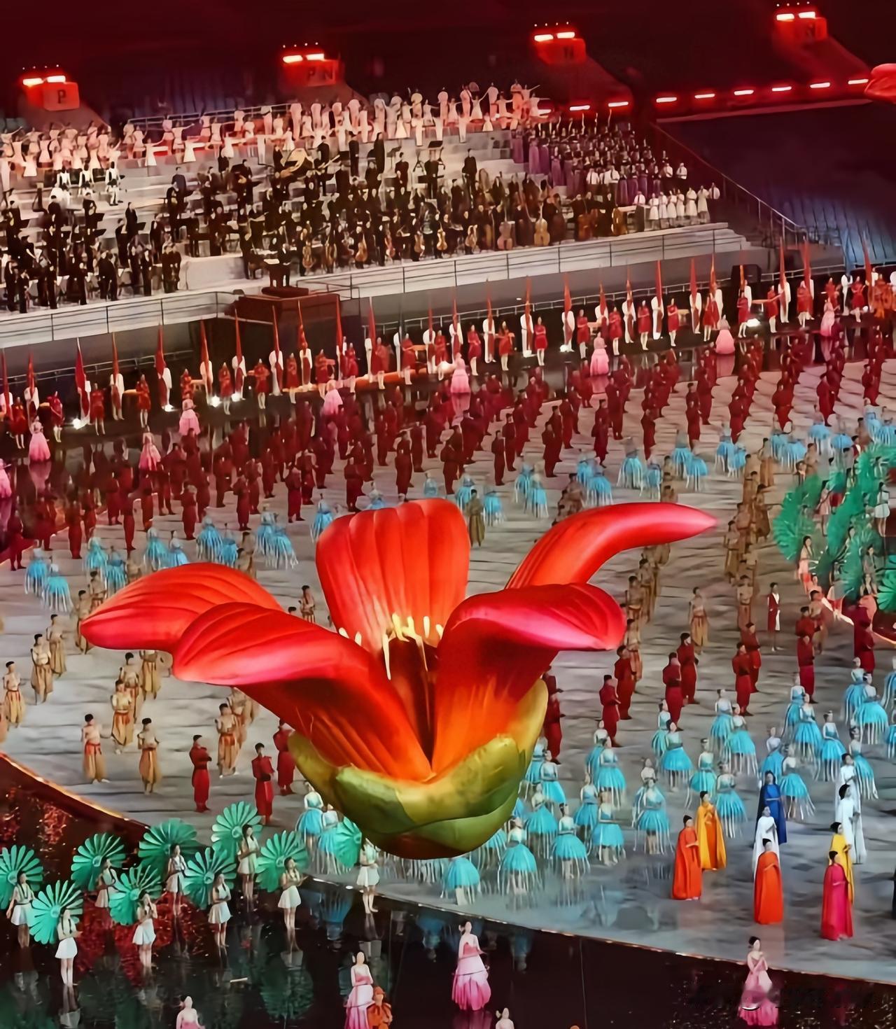 全运会开幕式当天场馆内数万名观众齐声歌唱《海阔天空》场面震撼极了我弟