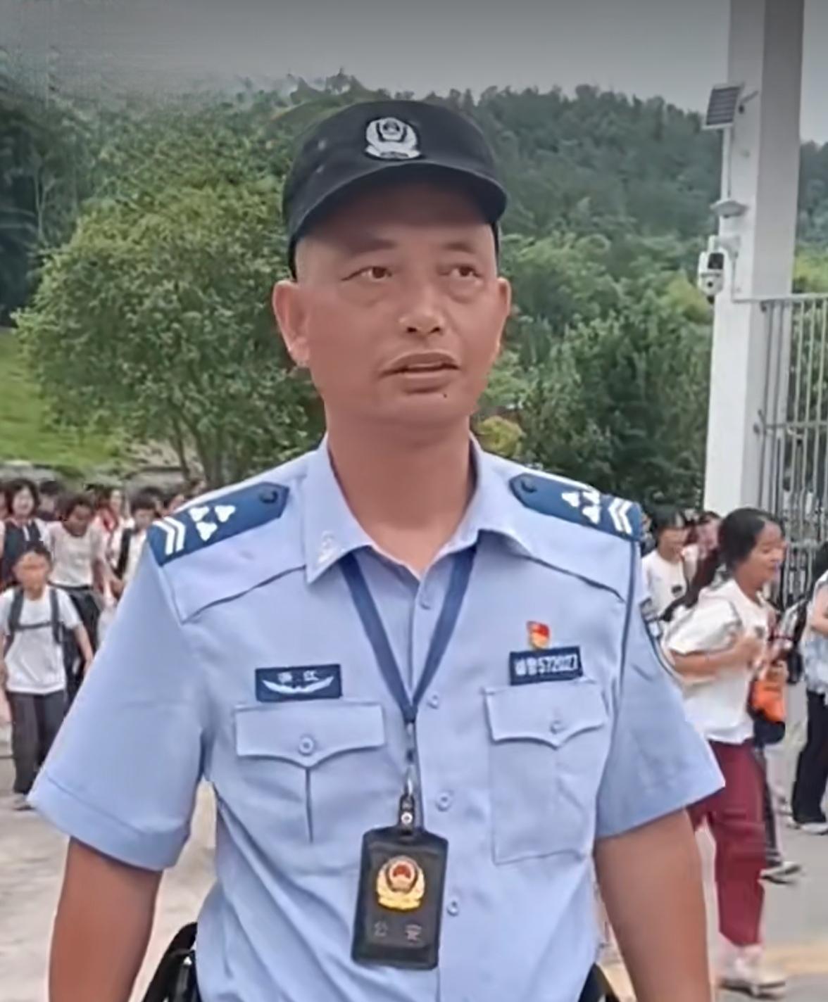 在公安战线上摸爬滚打了三十年的一级辅警来了！三十年，已是普通人一生的职业生涯！