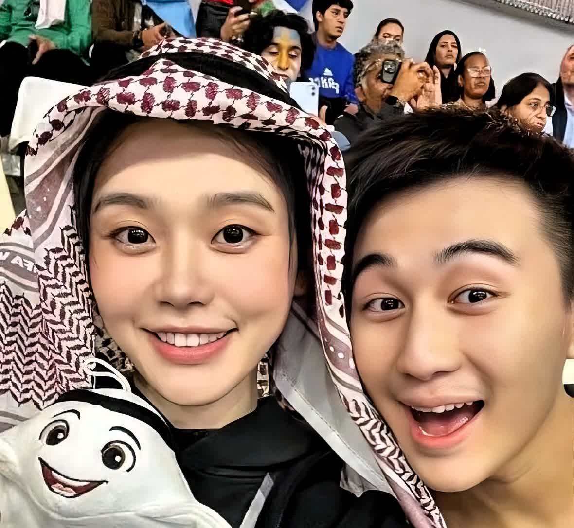 奚梦瑶今晚估计又要失眠了不是因为婆婆带了一串翡翠项链也不是因为女儿要上幼