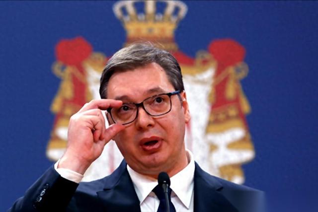 刚买完能打穿半个巴尔干的中国超音速导弹，转头就请当年炸过自己的北约来家门口军演。