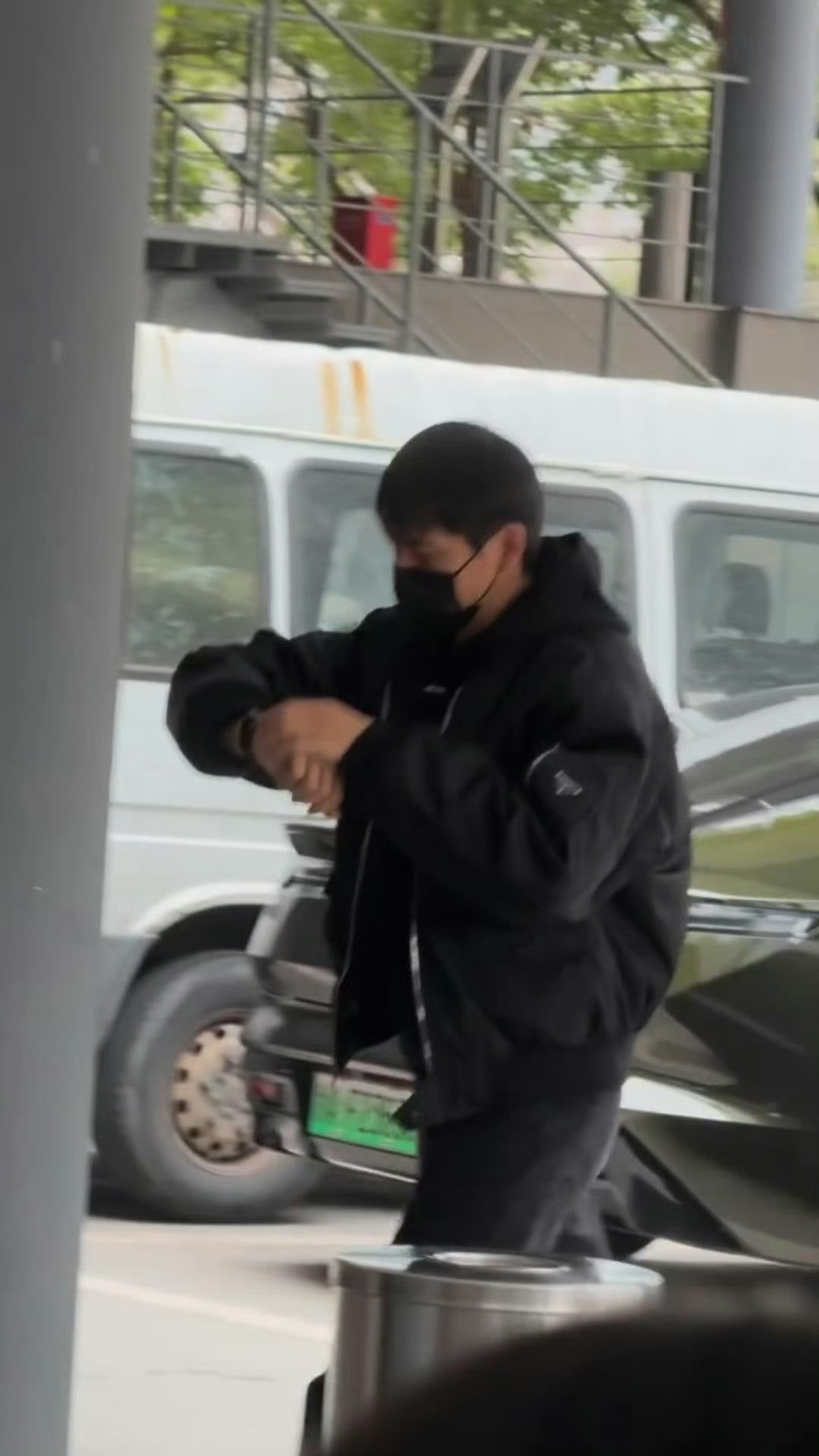 李现现在不是上班点吗李现去阿里被拍说现在不是上班点吗