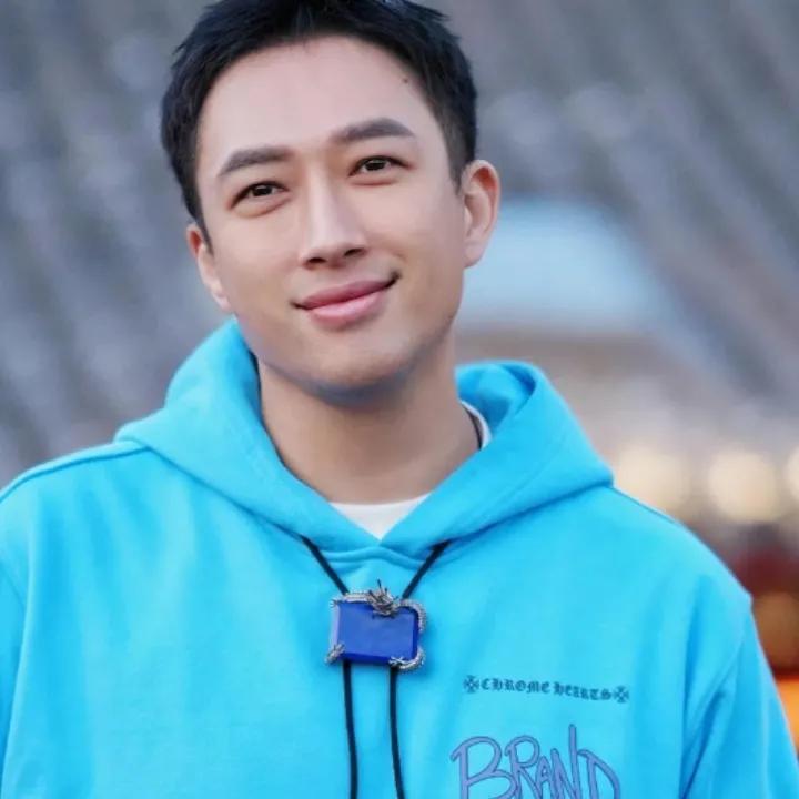 于正为赵晴写下的千字长文，字里行间都是对这位新人演员的珍视与期许。他细数赵晴在片