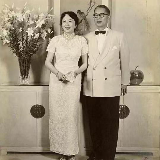 1967年8月，孔祥熙病重。临终前，他握着妻子宋蔼龄的手，悲痛地说：