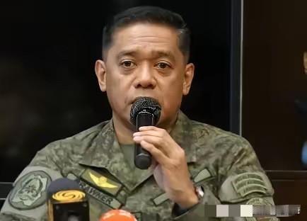 5月14日，菲律宾武装部队总参谋长布劳纳紧急召开临时记者会。面对数十家媒体的镜头