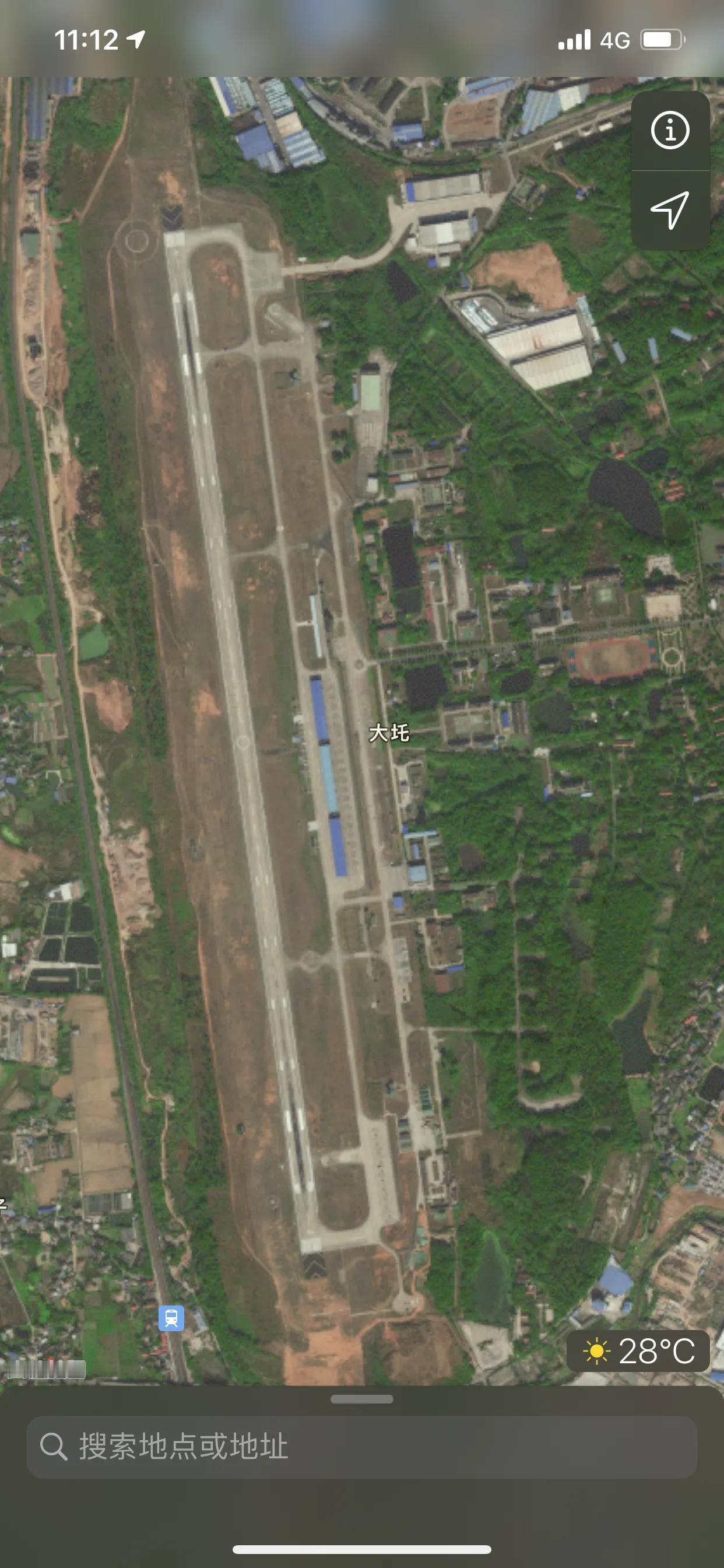 从战机完备量、飞行员飞行时间以及现代化战机数量三个方面对比分析中美空军：￼战机