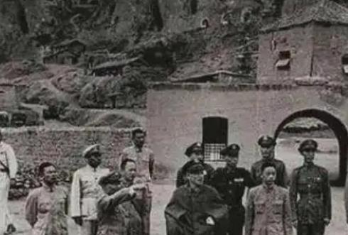 1947年，蒋介石来到延安，问一过路农民：你可见过毛主席？谁想到，老农民的一番话