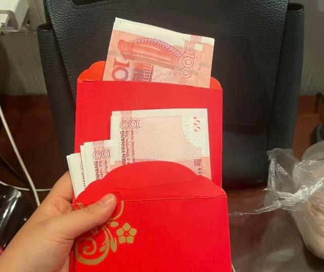 不给钱我凭什么改口叫你妈？我想起了当初我儿子跟我儿媳妇结婚时候的事情。当时亲