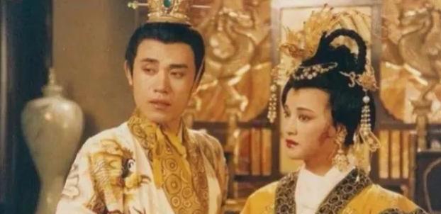 公元637年，武则天被唐太宗李世民召进宫侍寝，这是她第一次侍寝，只有14岁。当一