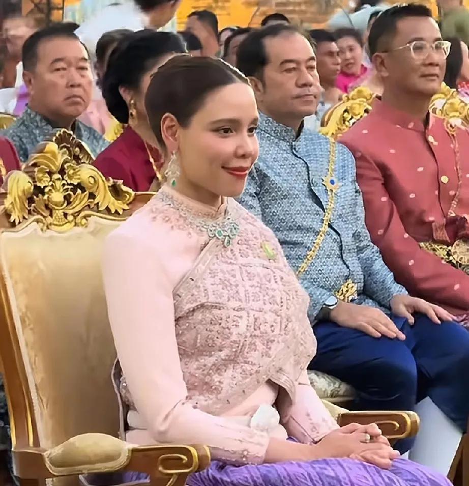 接任佩通坦，成为泰国新文化部长的萨比达究竟什么来头？大的政治成就压根查不出来，