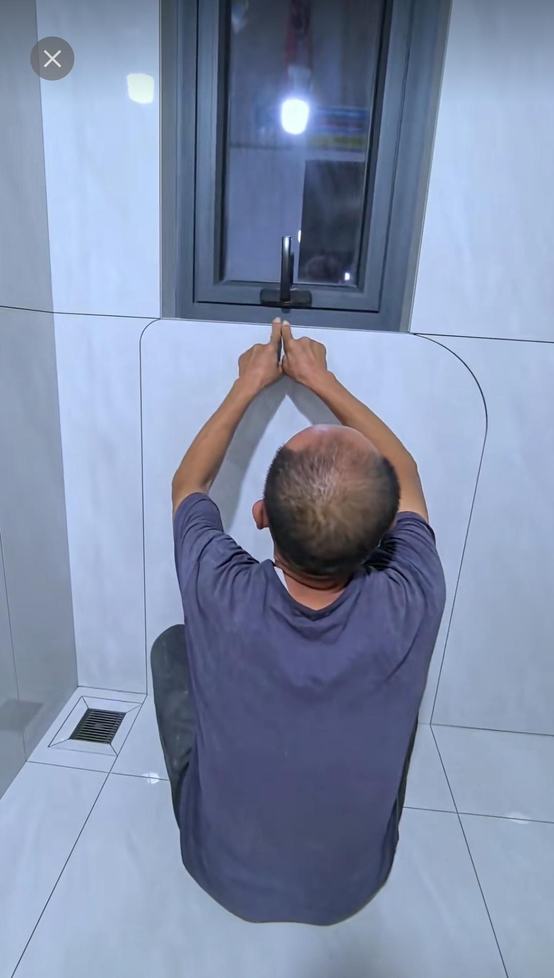 窗边瓷砖做成圆弧造型，这样做真的美观吗？瓦工师傅为使墙地完美对缝，给卫生间窗边