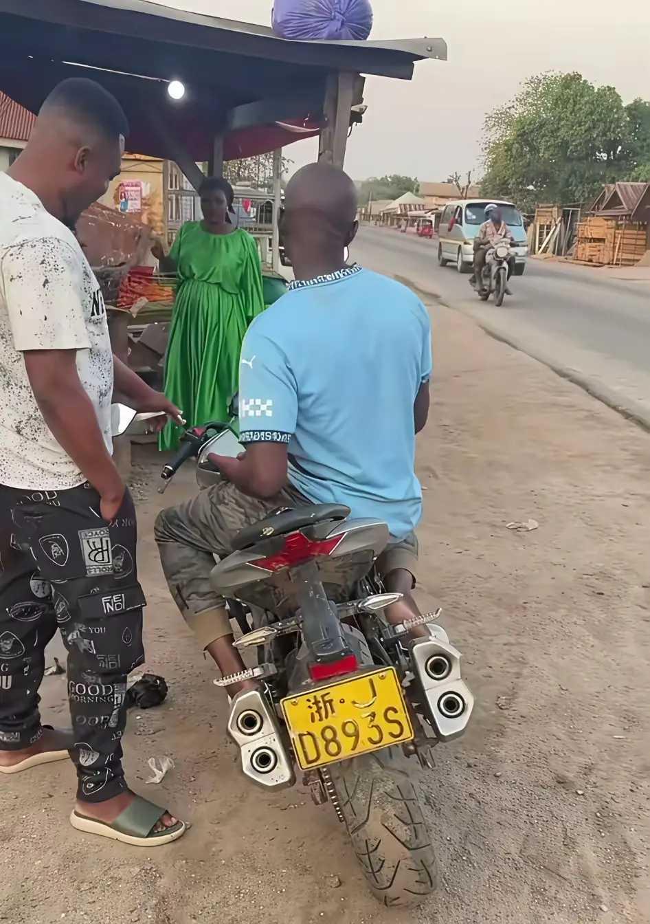 谁认识车主，告诉他一下