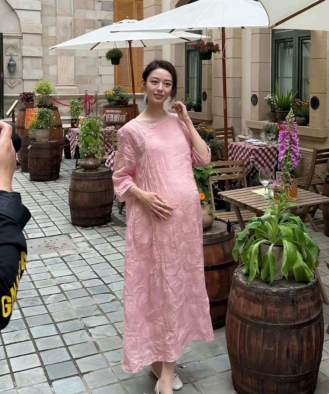 明星和普通人区别真大，人家就算怀孕了，依旧美若天仙。