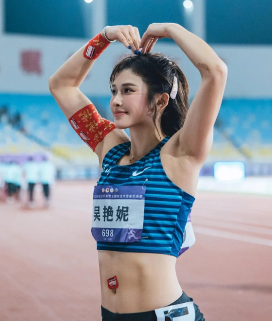 吴艳妮回应比赛化妆吴艳妮回应赛场化妆，坦荡又清醒，尽显新时代运动员的自信与格局！