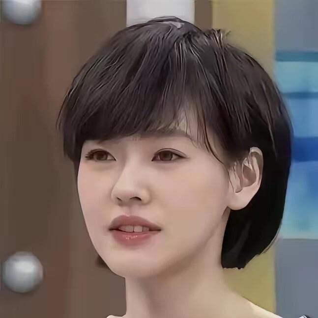 小S当年到底有多美？可能很多人都被惯性印象骗了。说起来有点讽刺，大S为了白，二十多年长袖墨镜遮阳伞不