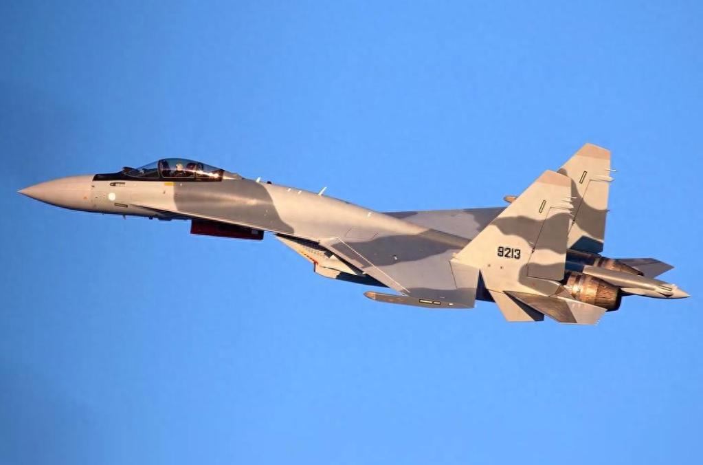 全球都在盯住霍尔木兹的炮火时，俄罗斯突然把65亿美元的军售单子拍到伊朗桌上，直接