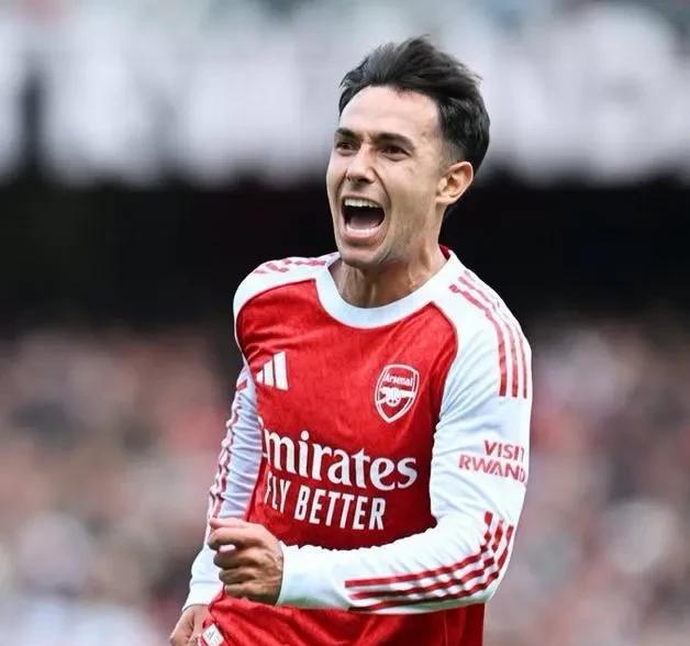 当全欧洲都在囤积巨星，只有皇马敢把14亿欧元的赌注，押在一个20岁孩子的右脚。