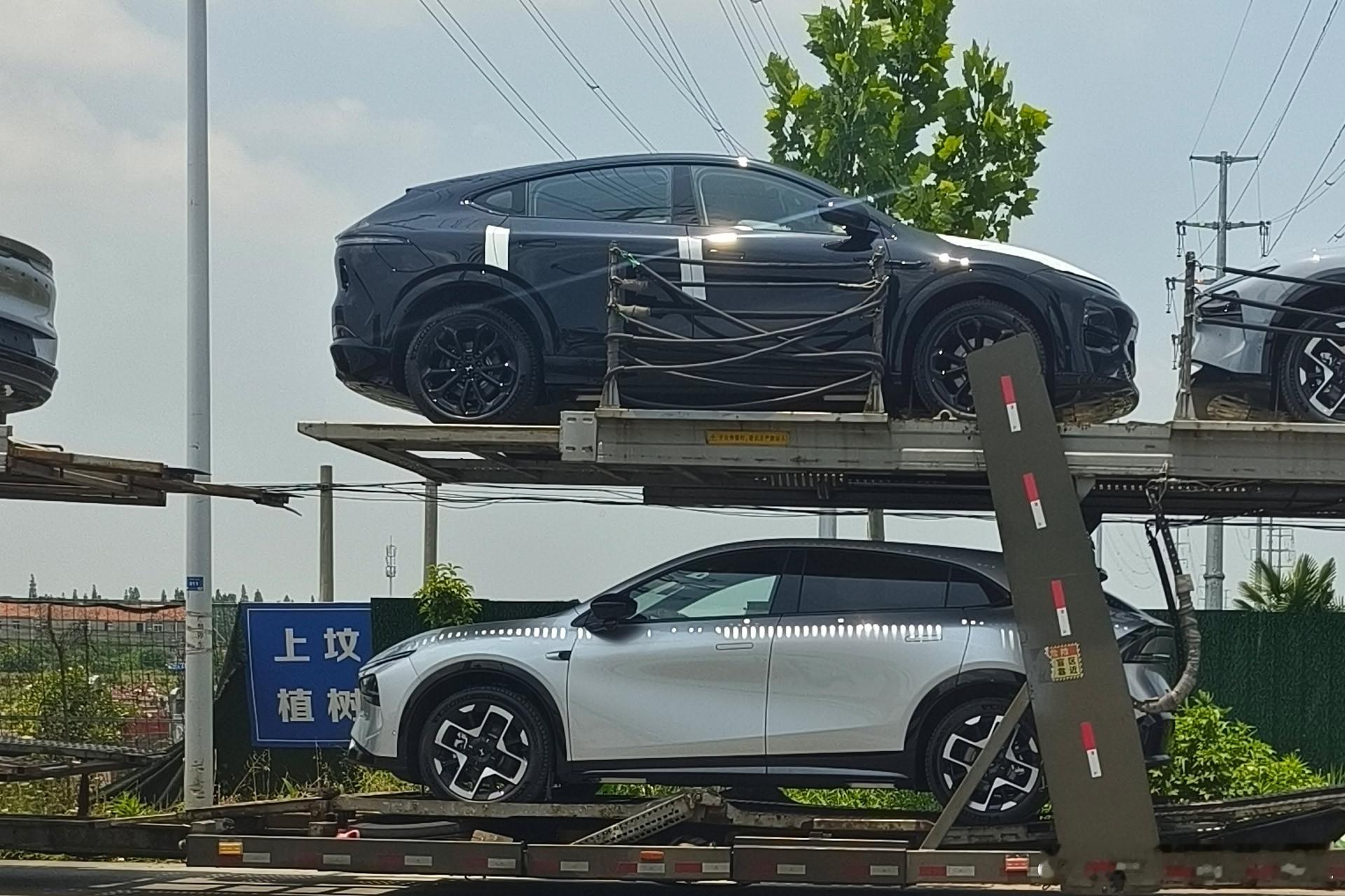 小鹏G7和G6同款，我个人更喜欢G7的侧面造型。不得不说，小鹏汽车现