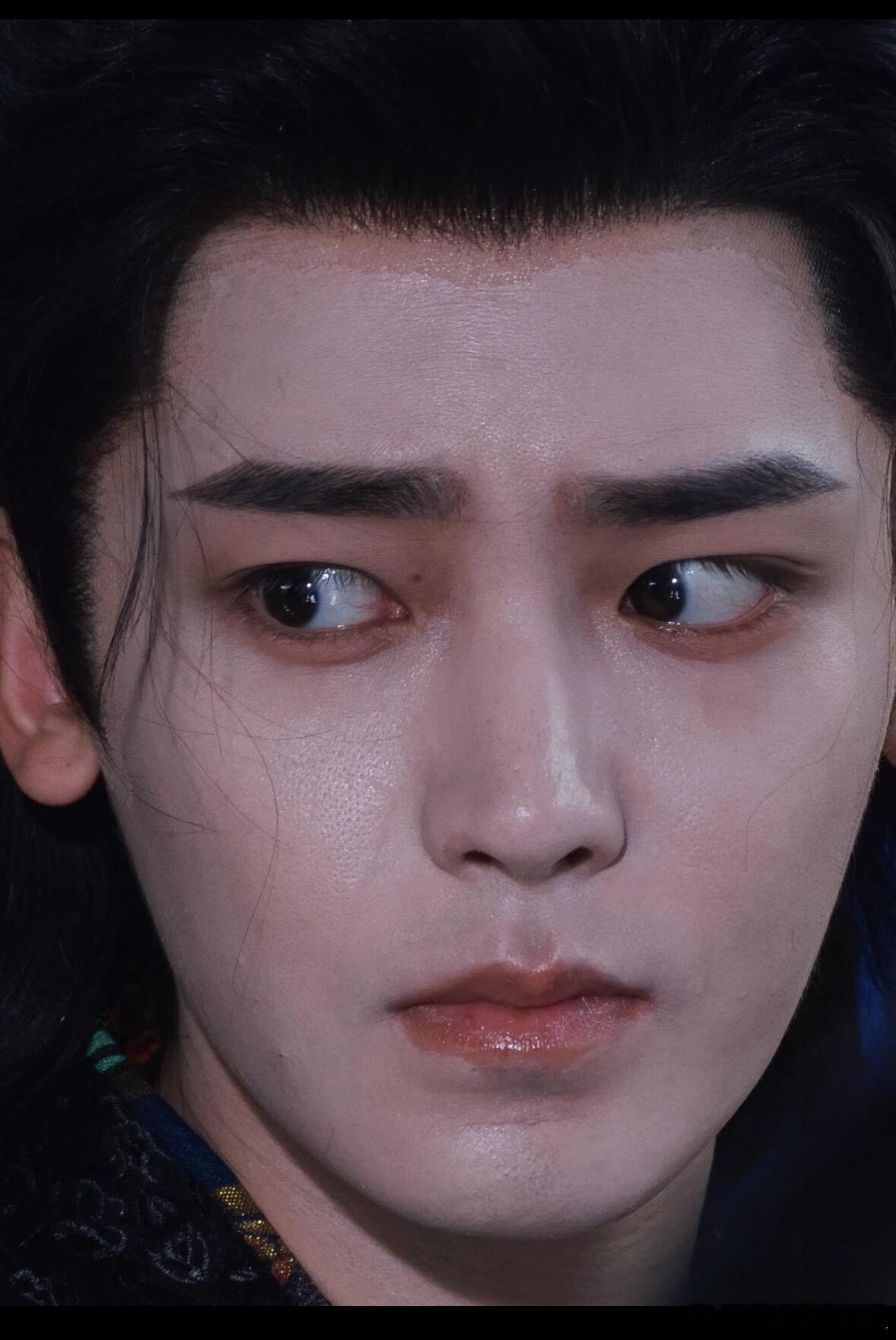 无滤镜生图下的侯明昊，这生到毛孔都看得见