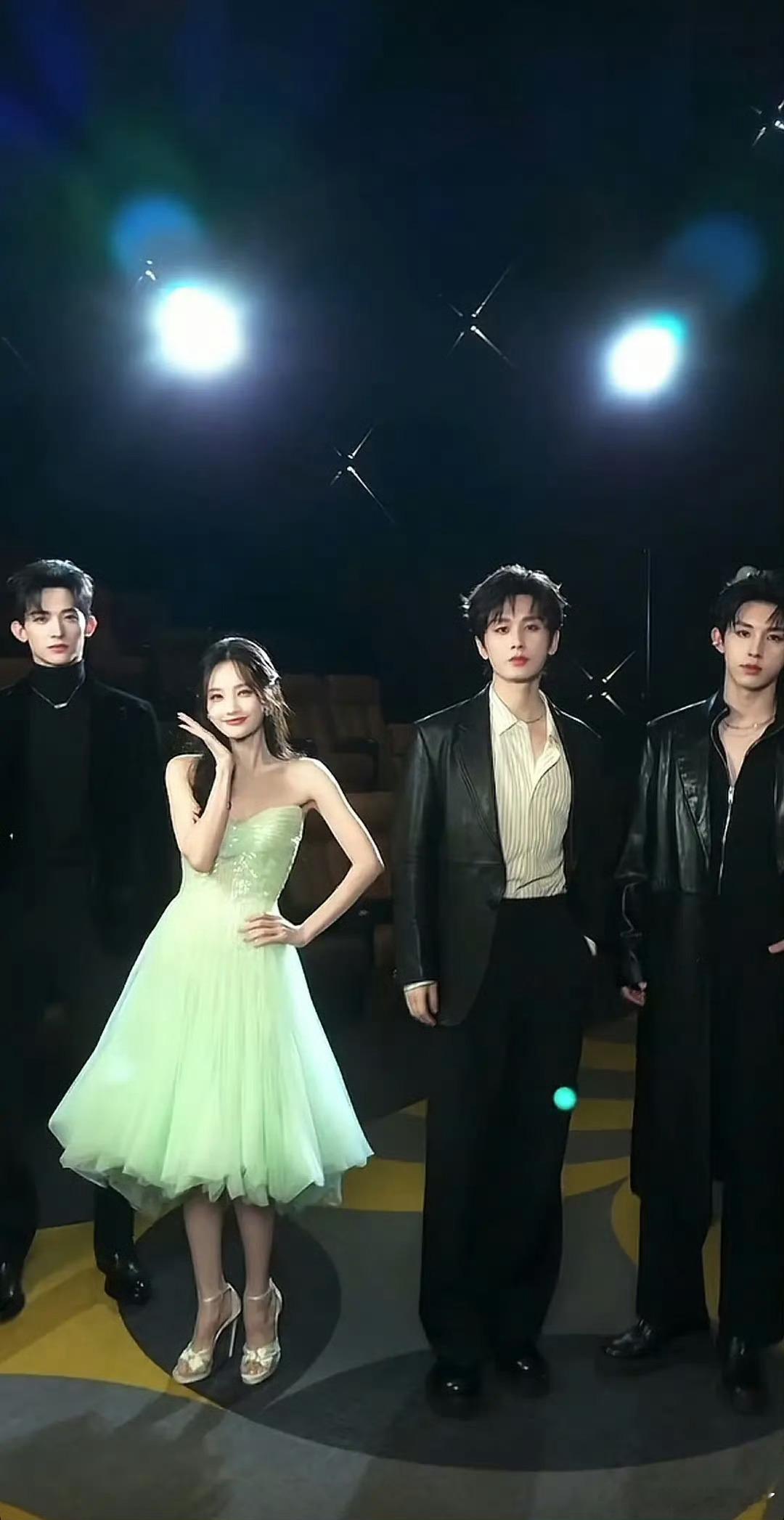 成毅粉丝把李一桐p没了，是不能出现比她哥美的吗？[吃瓜]​​​