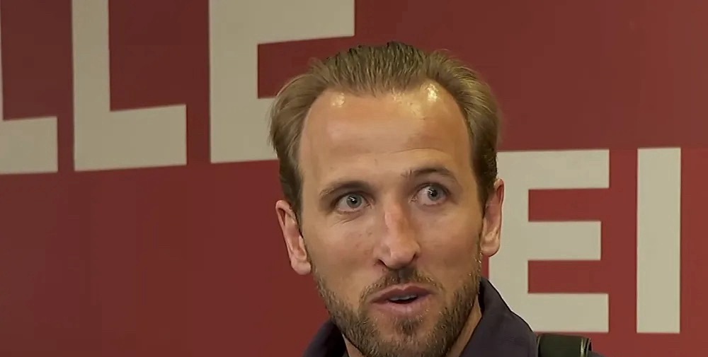 在拜仁4-3、总分6-4淘汰皇马的欧冠1/4决赛后，拜仁前锋凯恩接受采访，谈到了