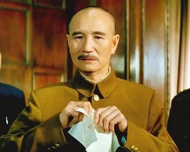 1949年，国民党部队大溃败。当时的蒋介石其实有机会率领国军占据缅甸，而不是退守