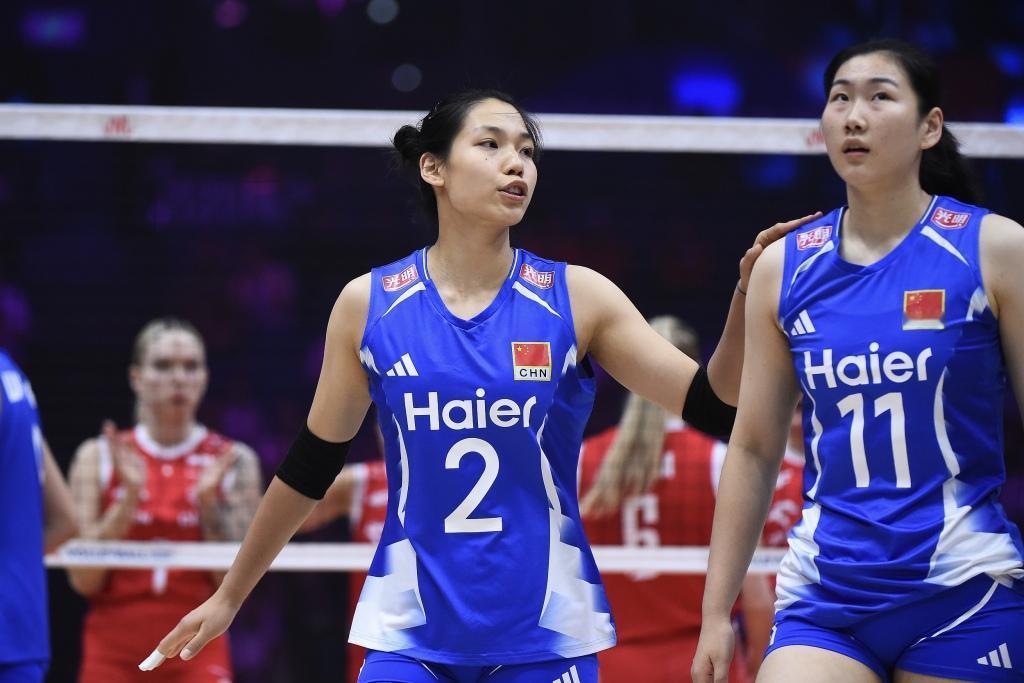 中国女排新郎平横空出世：小将李晨瑄帮助中国女排3:1击败波兰女排！　　中国