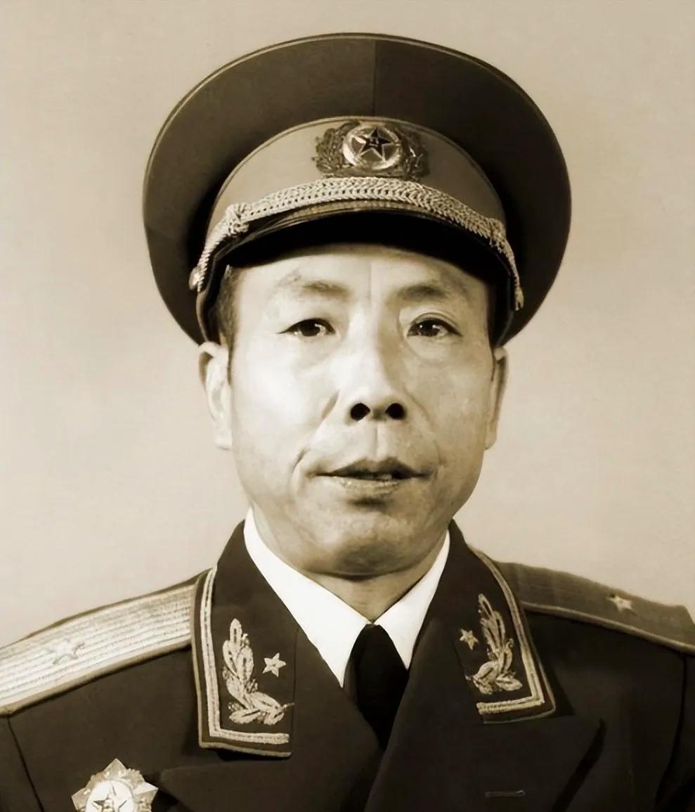 1937年，西路军教导员被俘，奇怪的是，敌人把他带进城后，就不管他了。正疑惑时，