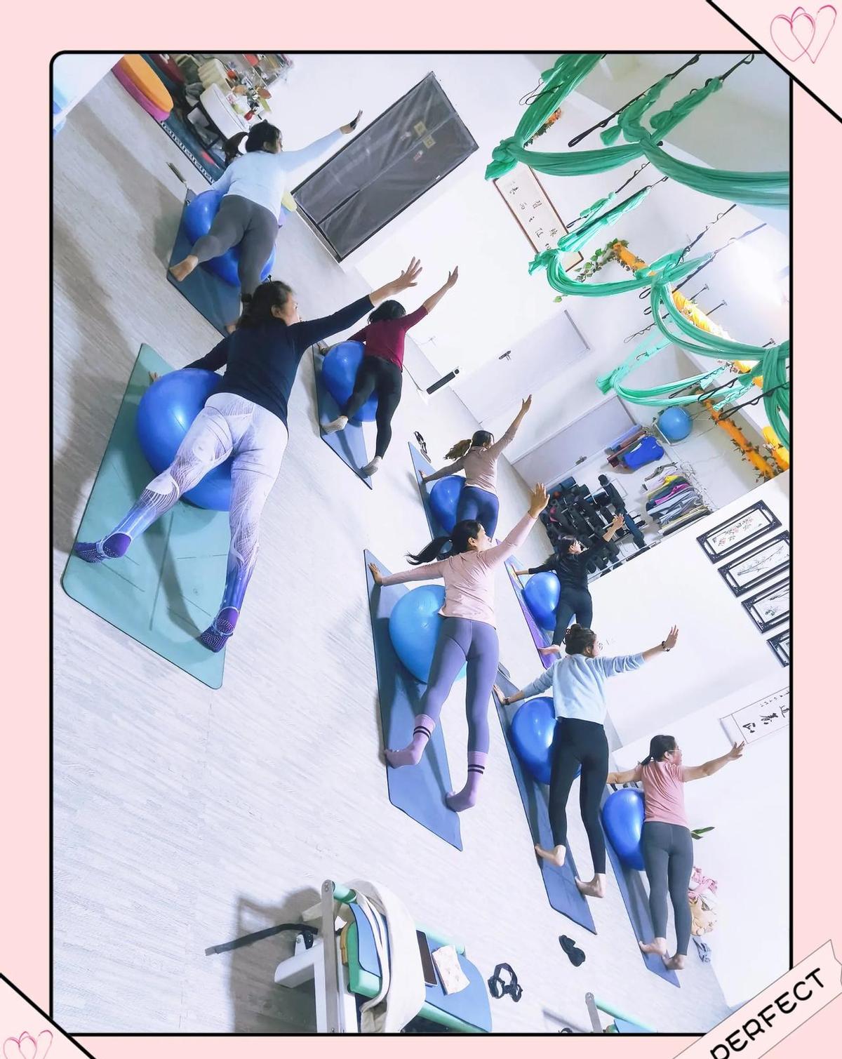 顺心瑜不教你压腿，教你怎么笑著喘气。瑜伽不是忍耐，是跟自己和解。每天半小时，