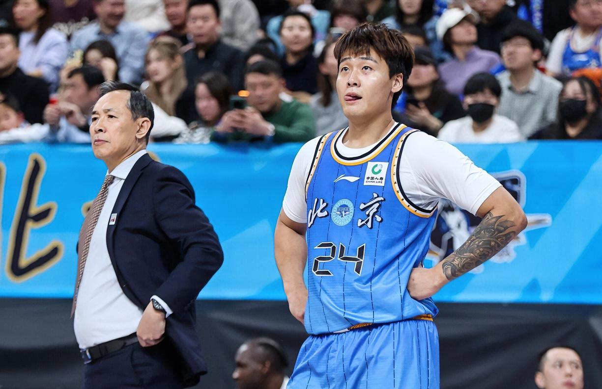 周琦：睿哥，你因在社媒平台发不当评论，停赛三场+罚款5万，你是不是也觉得轻了？