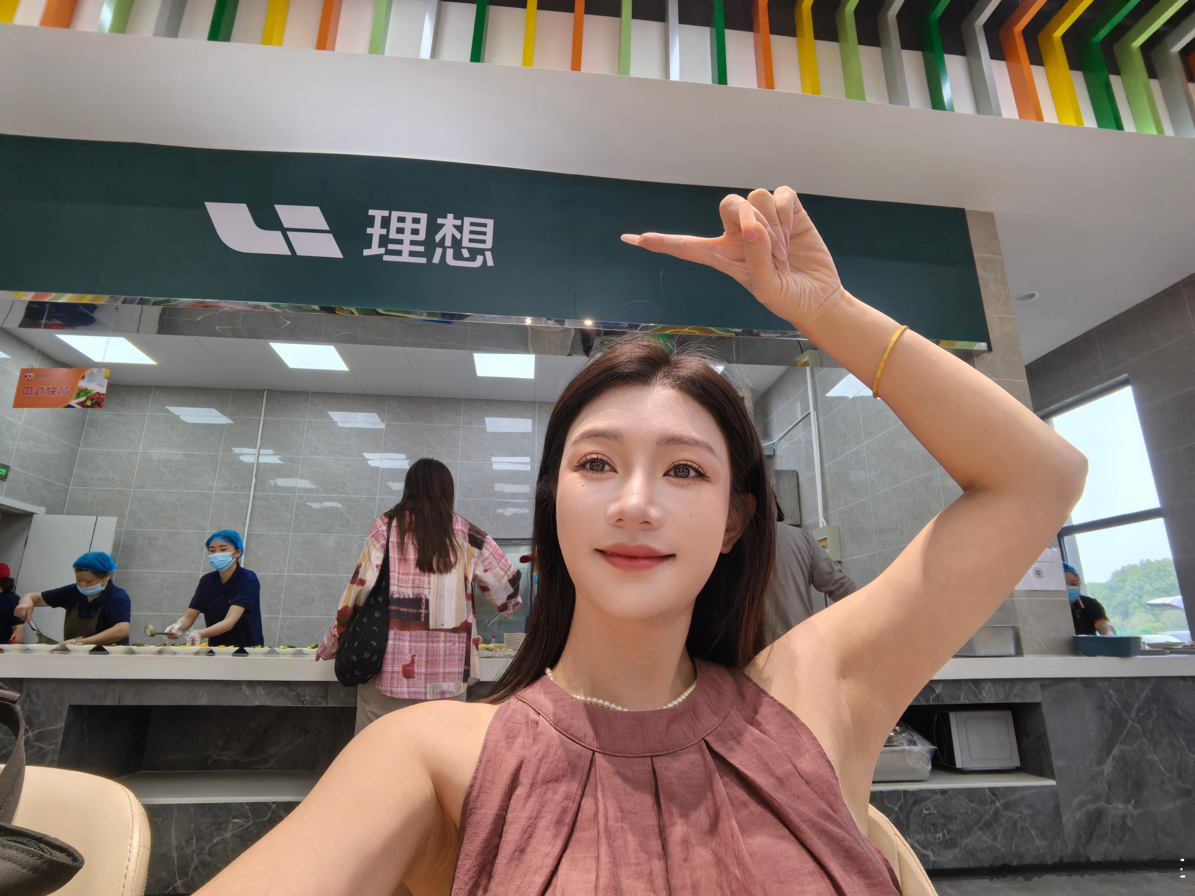 这么多年，我也是恰上理想的饭了[大笑][大笑][大笑]​​​