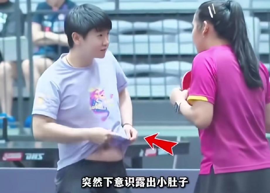 在淑女的道路上，佳佳对莎莎真是太好了。事无巨细，随时关注。当莎莎和迪亚茨在一起