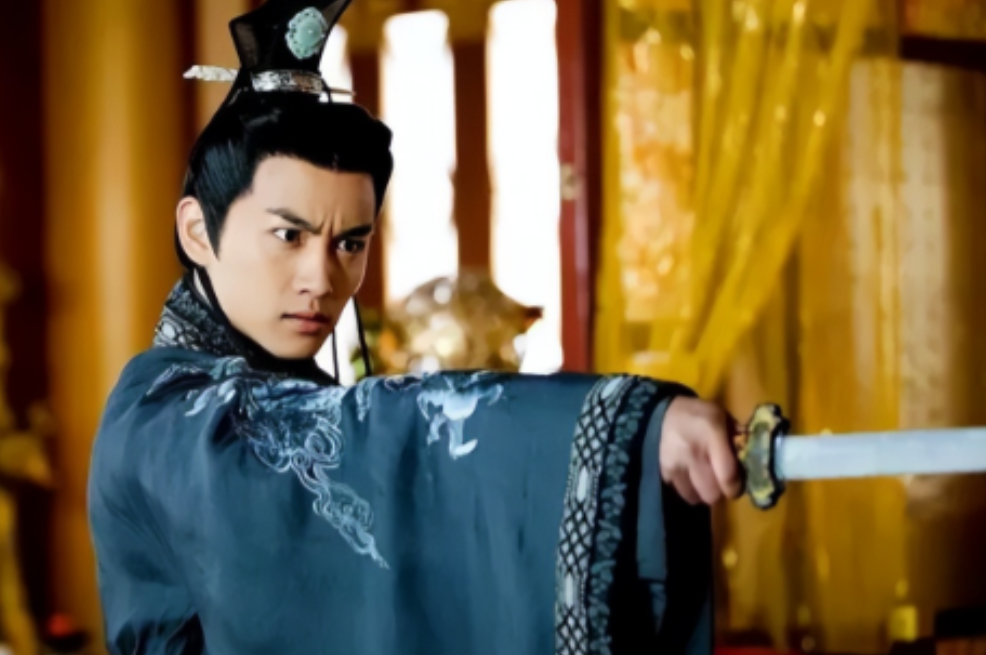 公元561年，高湛即位。他不去皇后宫里，却夜夜宠幸嫂子李祖娥。不久，李祖娥怀孕，