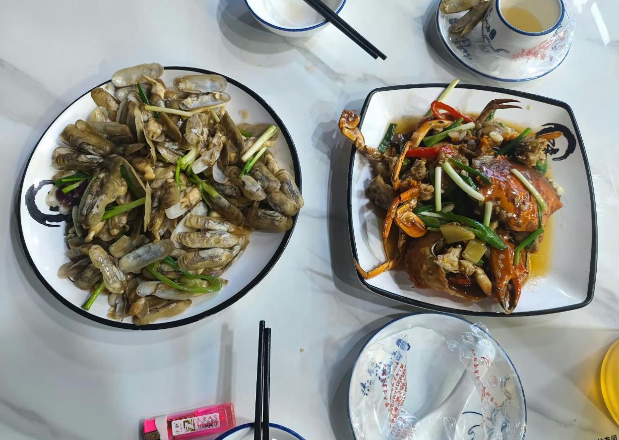 广东惠州一餐厅两个菜收661元, 顾客投诉后称已获退款400元, 官方回应