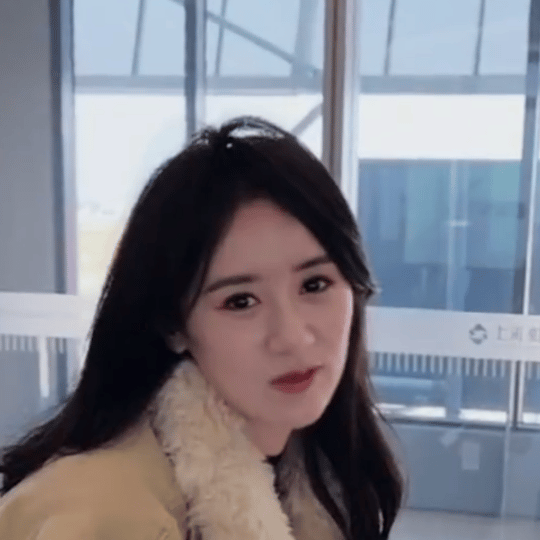 袁冰妍捕捉小圆的挑眉杀~小表情真可爱！