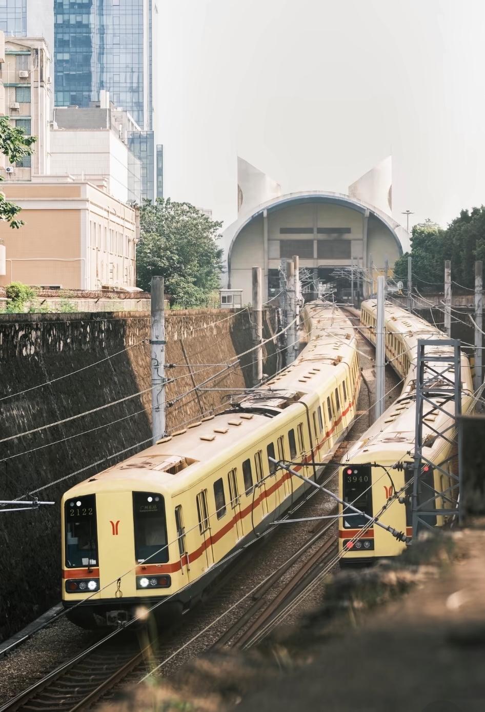 广州地铁1号线是上世纪97年开通的，但1号线确实是现在这么多条地铁线里坐着最稳最