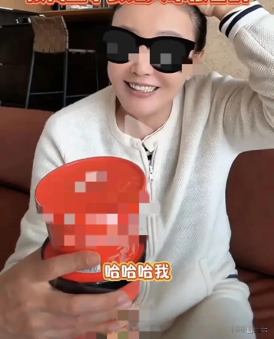 张兰太幸福了！她乐呵呵在直播间跟粉丝说:等筱梅生了孩子，我就跟大家报喜，不管