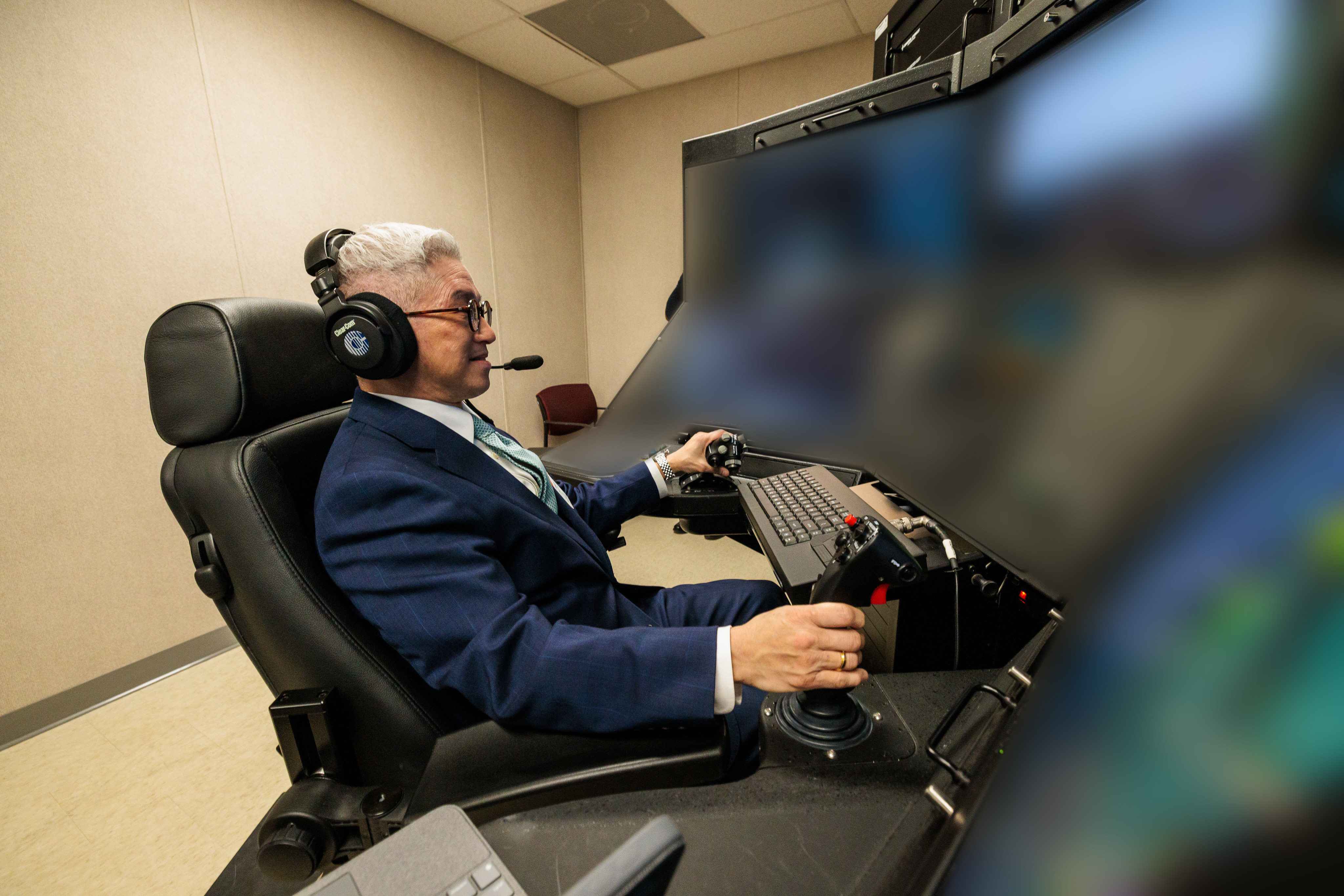 美国当地时间3月17日，台军和台驻美高官一起出席了首批2架MQ9B无人机交机仪式