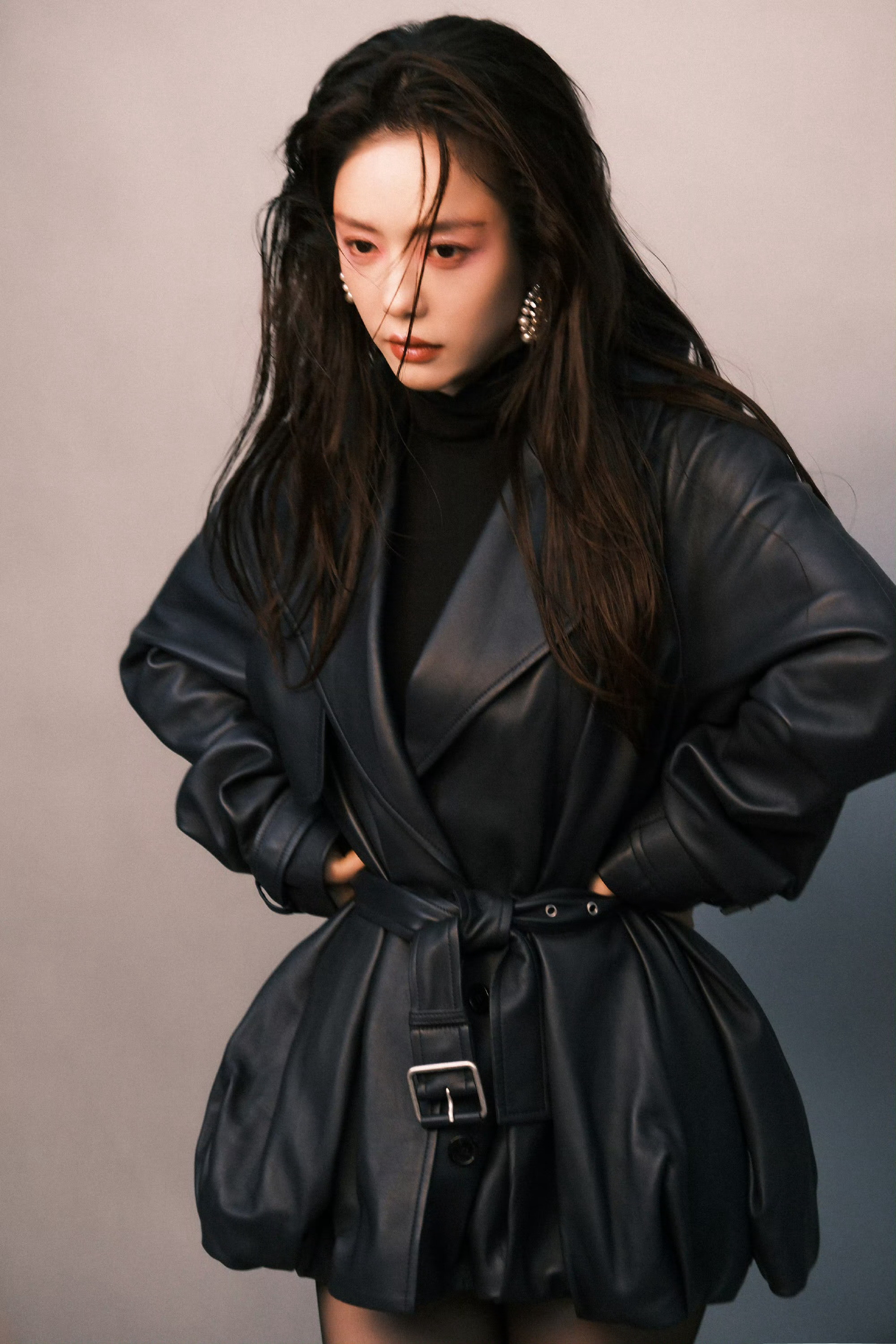 蔡文静InStyle彩色堡垒大片花絮照​​​