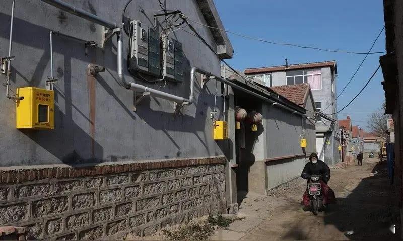 听河北的一个朋友说，现在河北农村，用天然气取暖真的用不起啊！现在已经到了数九寒