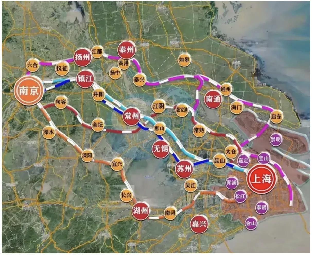 南沿江城际铁路起于南京南站，通过太仓站接入沪苏通铁路进入上海枢纽，设计时速350