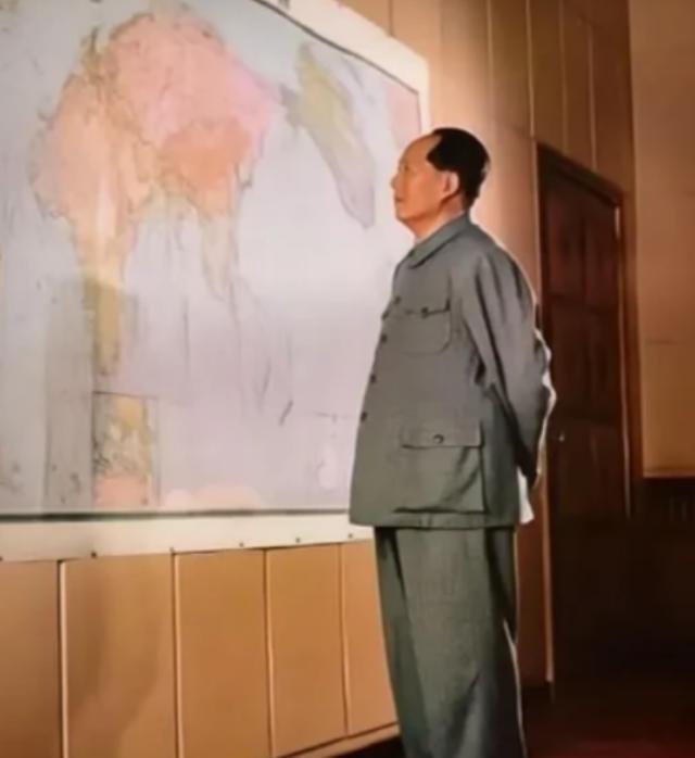1951年，10万志愿军被美军包饺子，一向淡定自若的彭老总心急如焚连忙向毛主席求
