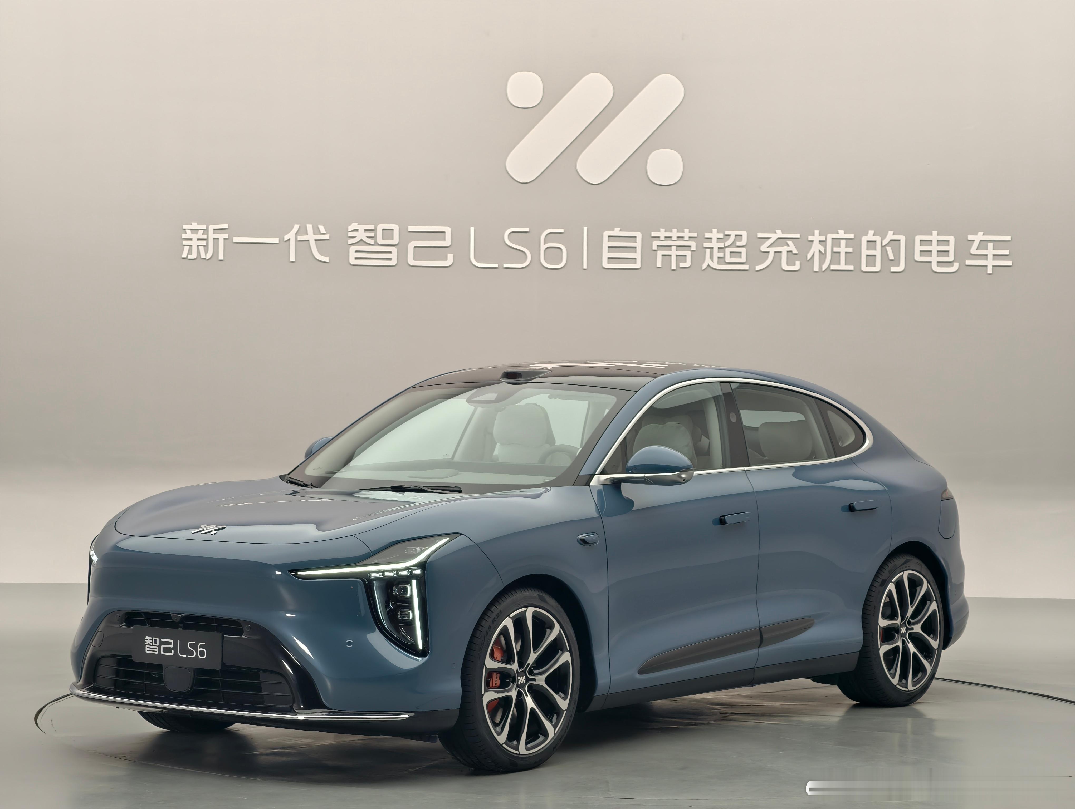 来看一下新一代智己LS6的实拍。这个外观改动我觉得很成功，比现款的好看。而且