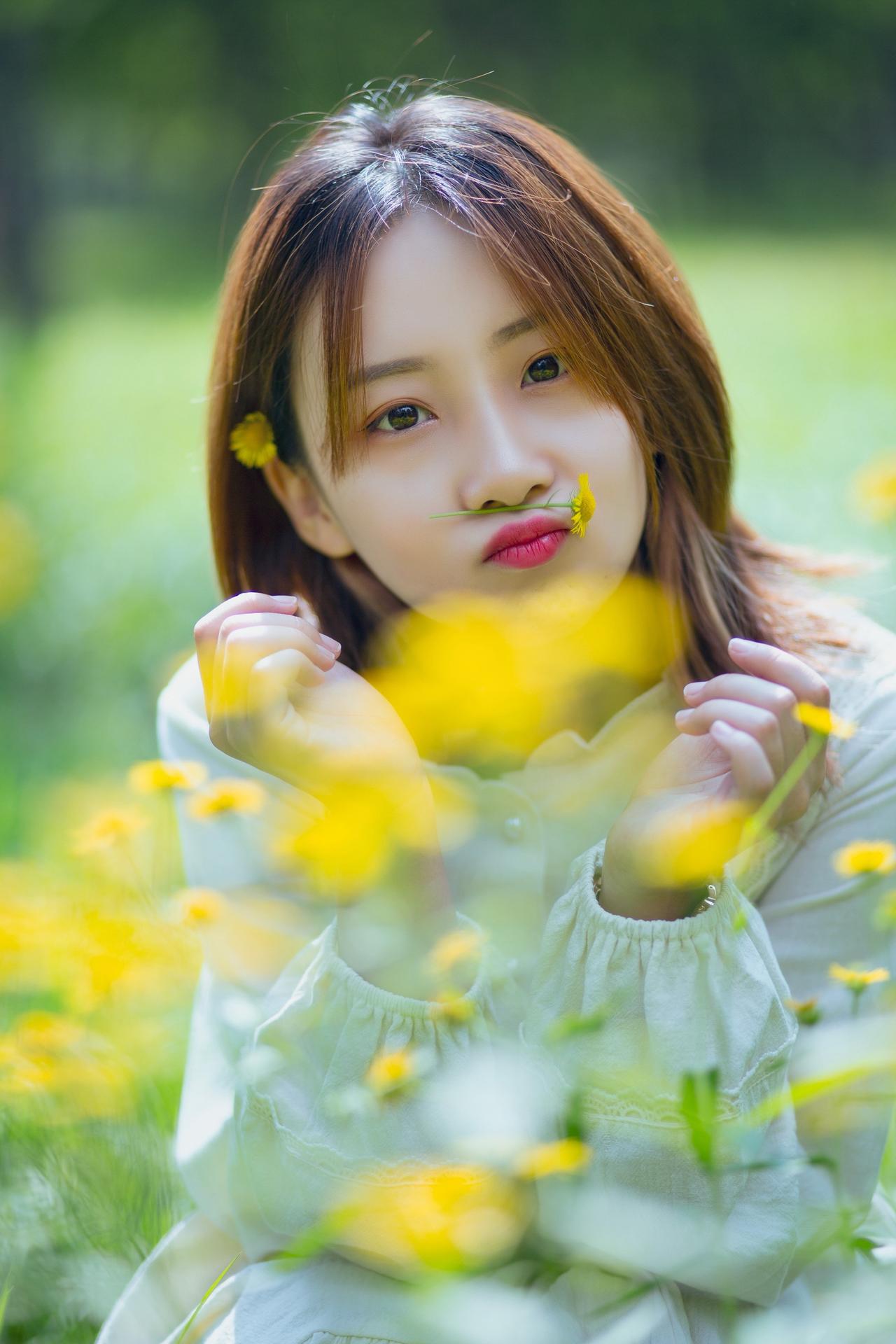 夏天很热但是也很美我在抖音聊拍照如果你也喜欢拍夏天花田氛围感自然系人像摄影