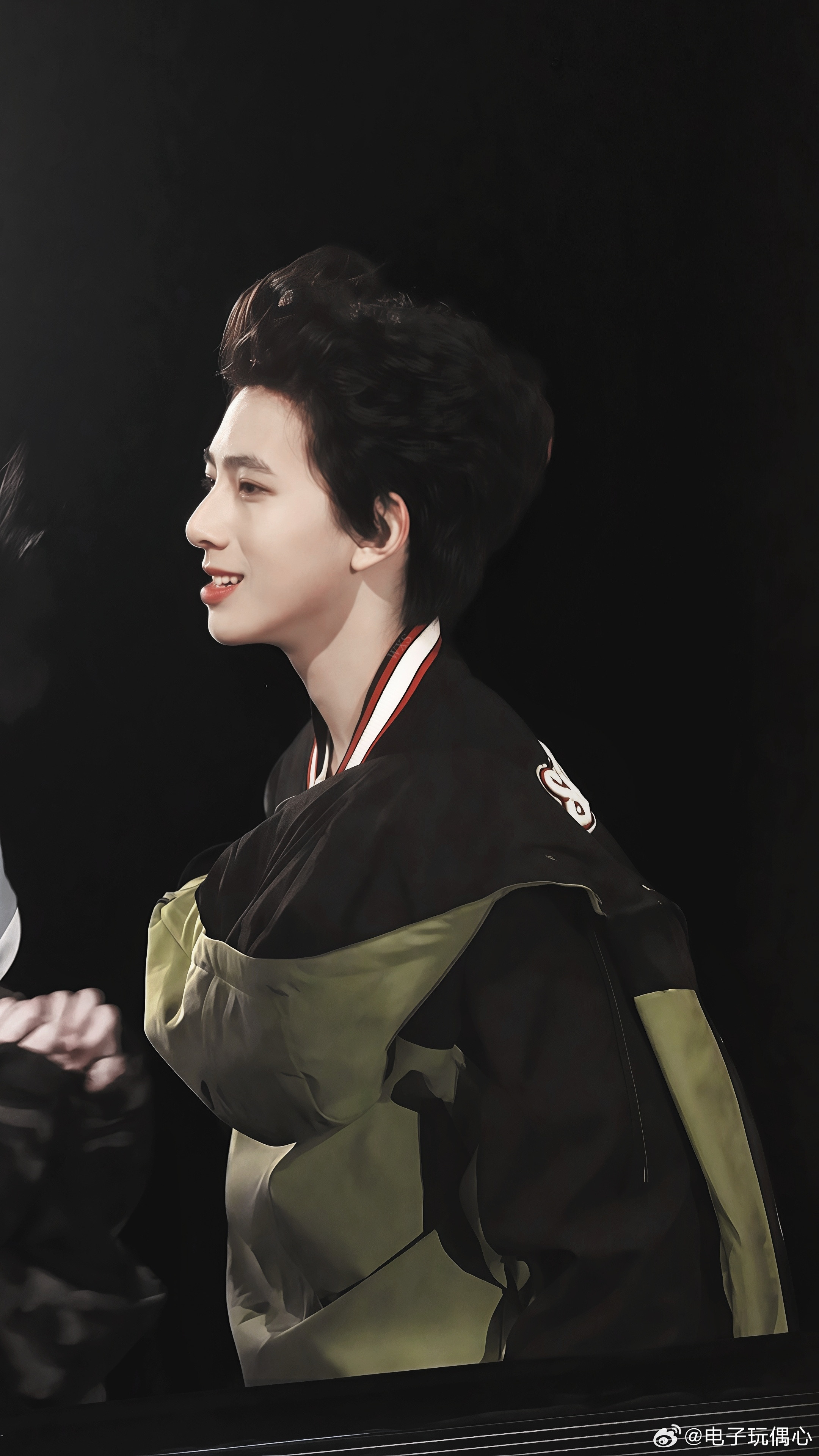 风里带着花香，云里裹着温柔，我们怀揣着向善的心意，日子自然会过得舒展又明亮。不必